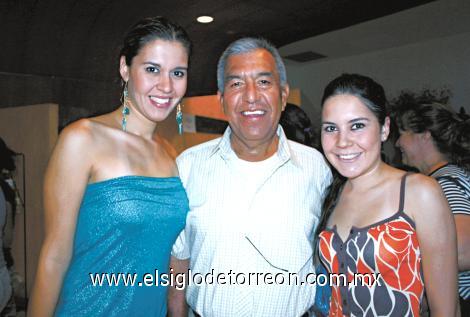 Ana Cecilia, Feliciano y Maru Zavala.