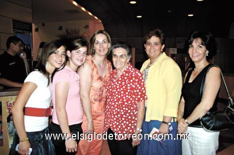 Daniela y Sofía García, Ana Isabel Reyero, Lucía de Reyero, Lorena López y Silvia de Gloria.