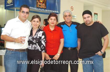 14092006

Eduardo García, Luz Estela Palomares, Juana Estrada, Marcelino García y Julio Martínez viajaron a Costa Rica.