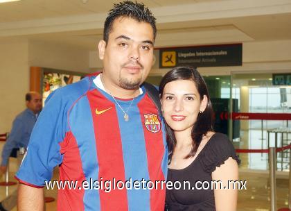 13092006 
 Héctor Calderón y Karla Villegas viajaron a Cabo San Lucas de luna de miel