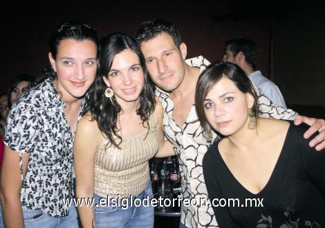 Hilda Calderón, Susana Estrada, Pedro Valdes y Loretta Zablah.