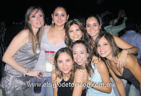 Maribel, Janet, Cecy, Karla, Emma, Rosy e Ileana.