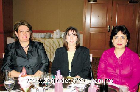 Chelo González de Macías, Laura González Dueñes y Betty S. de Ortiz.