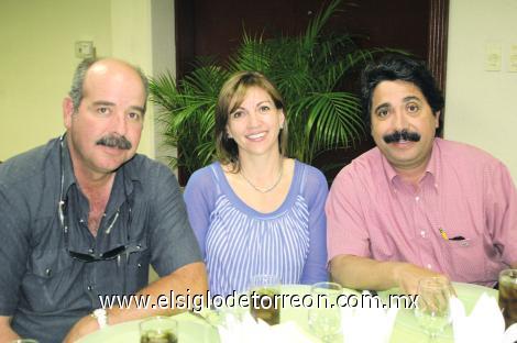 José Luis Gómez, Claudia de Gómez y Ricardo Garrido.