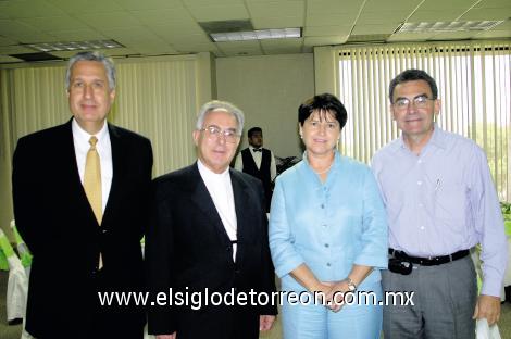 David Noel Ramírez, José Guadalupe Galván, obispo de nuestra ciudad, Marcela Díaz Flores de Amarante y Javier Amarante Zertuche.