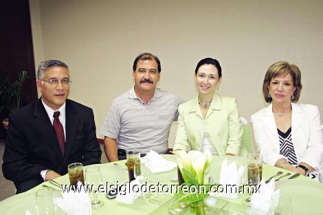 ENCUENTRO DE EMPRESARIOS
Jaime Bonilla Ríos, Miguel Wong Sánchez, Verónica C. De Wong Sánchez y Margarita Serrato.