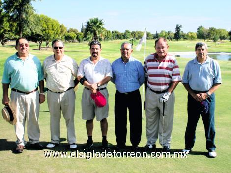 AYUDAN JUGANDO
Mario Lozoya, Rogelio Gaytán, Víctor Alducin, Carlos Gómez, Christian Collier de la Marliere y Salvador Martínez.