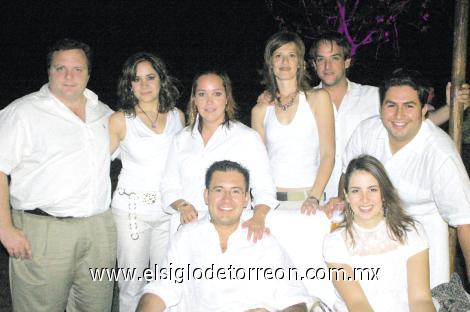 Ana y Pepe Yacaman, Zaida y Samuel Ibarguengoitia, Gaby y Leonardo Nahle, Lorena y Juan José Martínez.