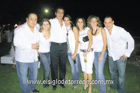 Carlos Salgado, Katia Ruiz, Luis David Villalobos, Jessica Yacaman, Zahy Chaman, Mónica Lozano y Ramón Arzos.