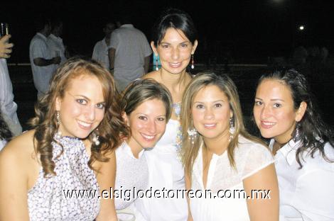 Sofía Zarzar de Kuri, Blanca Ramírez de Murra, Marimar Arenas de Sada, Celina Sada de Pérez y Lily López de Román.