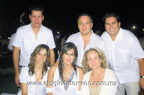 Antonio Kuri y Sandra Hoffman, Jaime Russek y Lily Rodríguez, Pepe Jacaman y Marcela de Carzó.