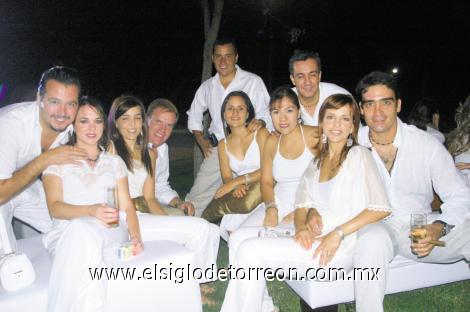 Sofía y Jorge Marcos, Angelina y Hansi Von Bertrab, Malena y Alfredo Sáenz, Charo y Chuy Marcos, Rocío y Beto Mexsen.