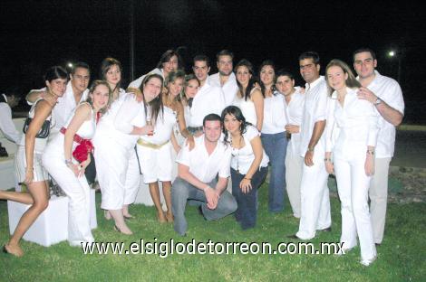 Lucia Quique, Pricila, Alejandro, Ángel Sabina, Maria, Juan Carlos, Cecilia, Bárbara, Tily, Katryn, Paty, Marca, Ale , Claudia y Memo.