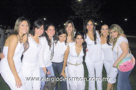 Ale Martínez, Brenda Garza, Marcela Cepeda, Karen Castillo, Luly Gallegos, María Madero, Angélica Valenzuela, Sofía López y Regina Ortiz.