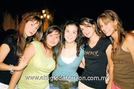 Nicole Bello, Dany Acosta, Nataly Rodríguez, Rosy Bello y Elva Rodríguez.