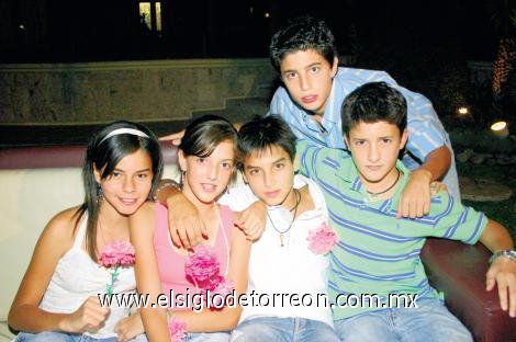 Yadira, Ana Isabel, Camel, Iñigo, y Santos.