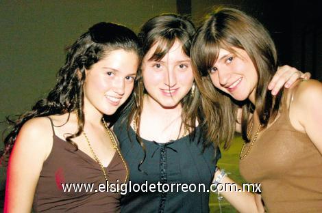 Andrea Delgado, Bárbara Carlos y Marifer Mery.