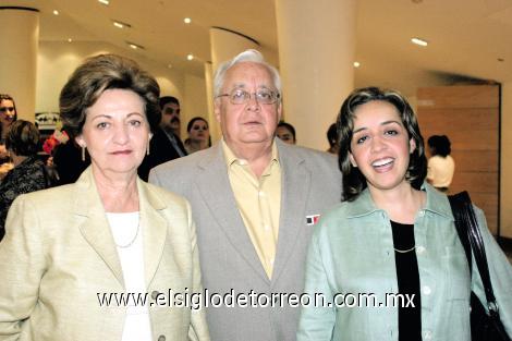 Hortensia de García, José Humberto García, y Sandra García de Estrada.