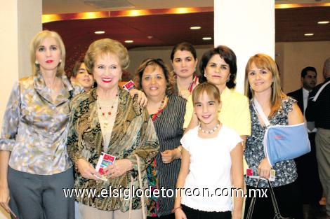 Consue A. de Jiménez, Chiquis A. De Jiménez, Lupita de la Mora de Jiménez, Diana Inés J. De Calvete, Clarita J. De Santibáñez, Abigail S. De Jiménez, Consue Jiménez y Diana Calvete.