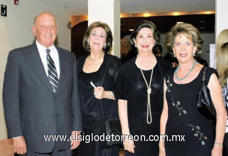 Filemón Garza, Cecilia Torres de Garza, Rosario Lamberta de González y Jossie de Iriarte