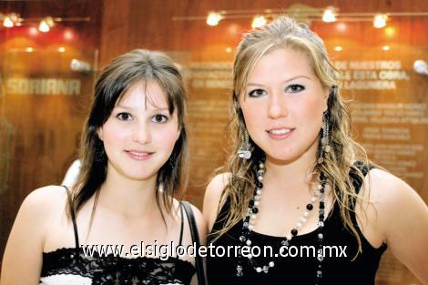 Gilda García y Mariana Peressini.