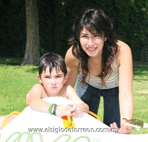 ¡CUMPLE 7 AÑOS!
Gerardo Salmón Siller con sus mamá, Sofía Siller Luengo.