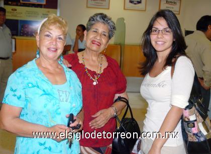 18092006 
De Santo Domingo llegó Patricia Guevara, la recibieron Galdina Morales y Blanca Martínez.