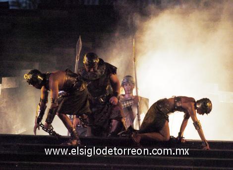 -25 toneladas de escenografía. 

-Dos toneladas de fuegos artificiales