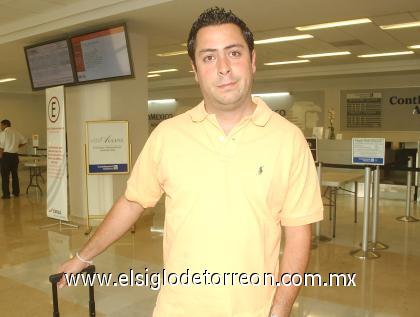 25092006

Arturo Pareyón viajó a la Ciudad de México por cuestiones de trabajo.