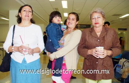 28092006 

Magaly Marín, Magaly Jáuregui y María Fernanda viajaron a Mérida, las despidió Alicia Torres