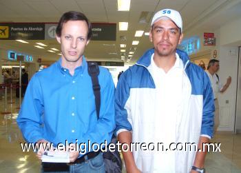 04102006
Fernando Montaña y Alejandro Ríos viajaron con destino a Atlanta.