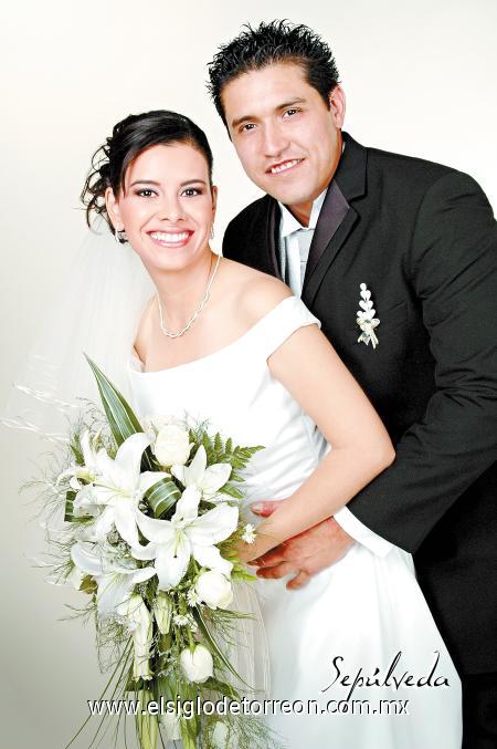 Sr. Guillermo Félix Martínez y Srita. Sandra  Luz Nevárez Ledezma contrajeron matrimonio el pasado 19 de agosto de 2006 en la Catedral de Nuestra Señora del Carmen.