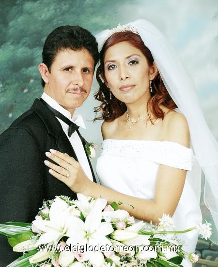 Sr. Ángel Eduardo Muñiz Sifuentes y Srita. Rosalía Mora Hernández contrajeron matrimonio en la parroquia del Sagrado Corazón de Jesús el pasado 19 de agosto.