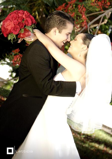 Ing. Víctor Castilla Reyes y Lic. María Luisa Alonso Guerra Fuentes contrajeron matrimonio en la iglesia del Centro Saulo, el pasado 20 de mayo de 2006.


Estudio: Letticia