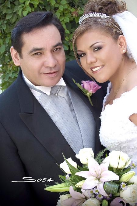 Sr. Rodolfo Adriano Guillén y Srita. Élida García Peña recibieron la bendición nupcial en la capilla de la Resurrección del Centro Saulo, el pasado 29 de julio de 2006. 

Estudio: Sosa