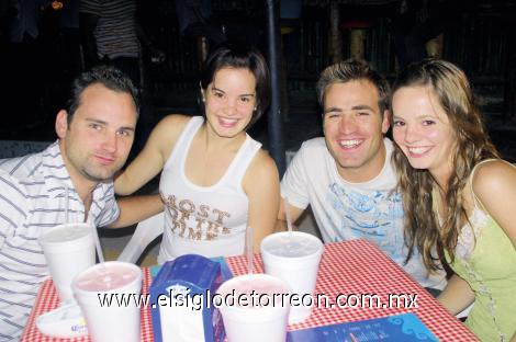 David González, Mayte Núñez, Sebastián González y Marifer Núñez.