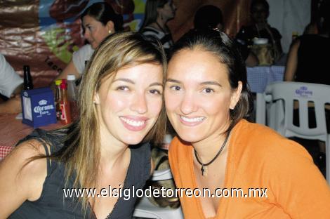 Lupita Arzoz y Xelha Garza.