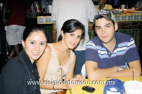 Laura Valle, Victoria Revueltas y Luis Bohigas.