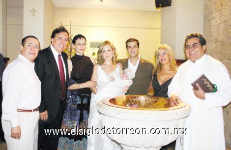 Sergio Cid Capetillo, Daniel Chávez Moral, Anna Alarcón de Palacios, Marusa Martínez de Cid con su hija Valeria, Sergio Cid, Rosario de Cid y Padre Gerardo Zatarain