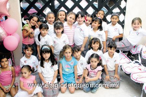 BRENDA CUMPLE 6 AÑOS
La festejada junto a todas sus amiguitas.