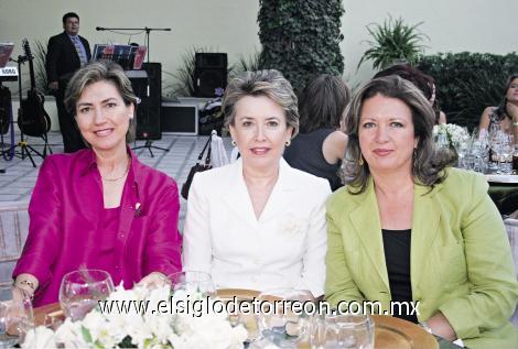 Mirita de Bredée, Moni de Ávila y Patricia Vargas de Villarreal.