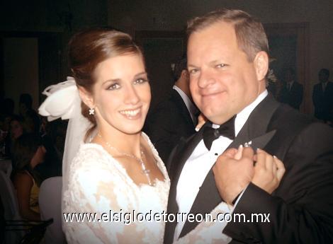 La novia junto a su papá, Juan Carlos Larrínaga Sosa.