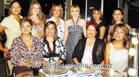 Gaby Mendoza, Vicky Hernández, Angélica Mendoza, Laura Grageda, Lety González, Katy de González, Maru Moreno, Yasmín Jackson, Mireya y Caqui Mendoza.