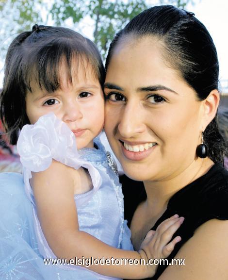 Samantha Nahle y Bárbara Luévanos de Nahle.