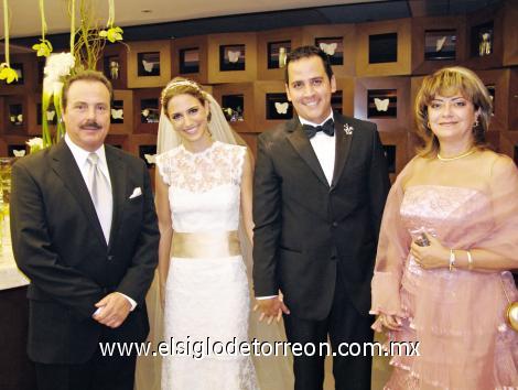 Enrique Martínez y Martínez, Daniela Murra Marroquín, Rogelio Cuellar García y Lupita de Martínez.