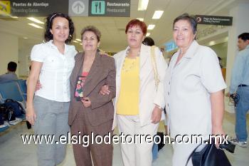 15102006 
Maribel Cabrera, Dora de Cabrera, Patricia Varela y Angélica Martínez viajaron a Acapulco.