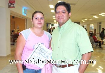 16102006
Mónica Medina y Rogelio García viajaron con destino a la Ciudad de México.