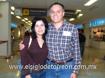 17102006
Cecilia Menéndez y Fernando Vera viajaron con destino a la Ciudad de México.