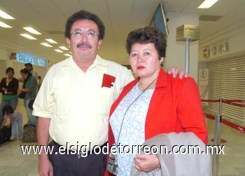 23102006
Armando Pérez y Coral Sánchez viajaron con destino a Mérida.