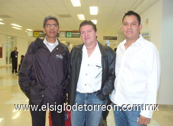 25102006
Del DF llegaron Alejandro Sánchez y Antonio González, los recibió René Sánchez.